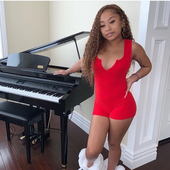 Red Ribbed Romper - Picture 4 of 8